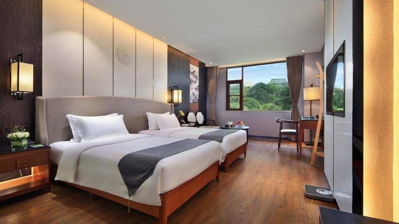 Elephant Trunk Hill Hotel