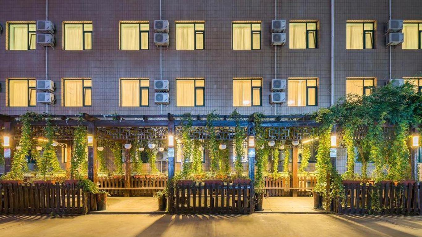 Goto Modern Hotel (Beijing Guozhan Liufang Station)