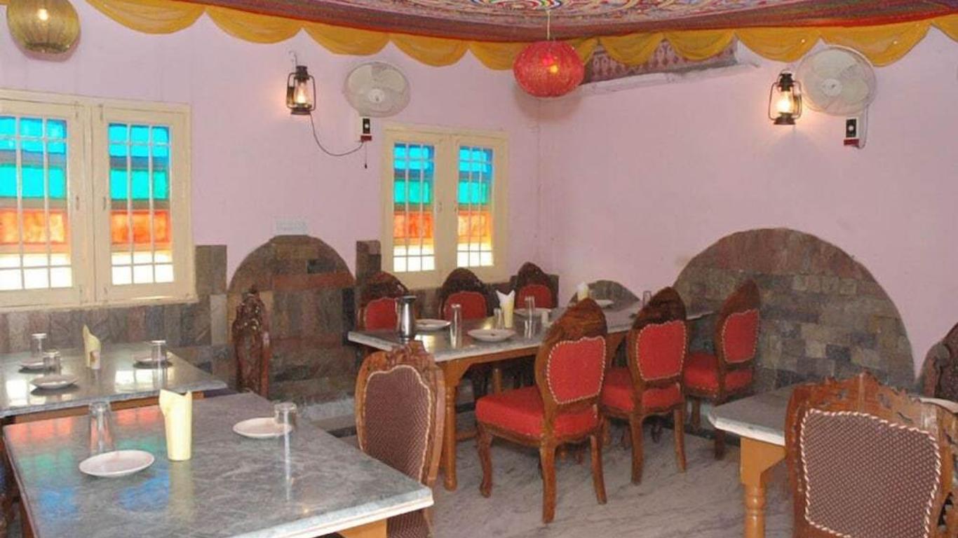 Royal Aashiyana Palace Hotel