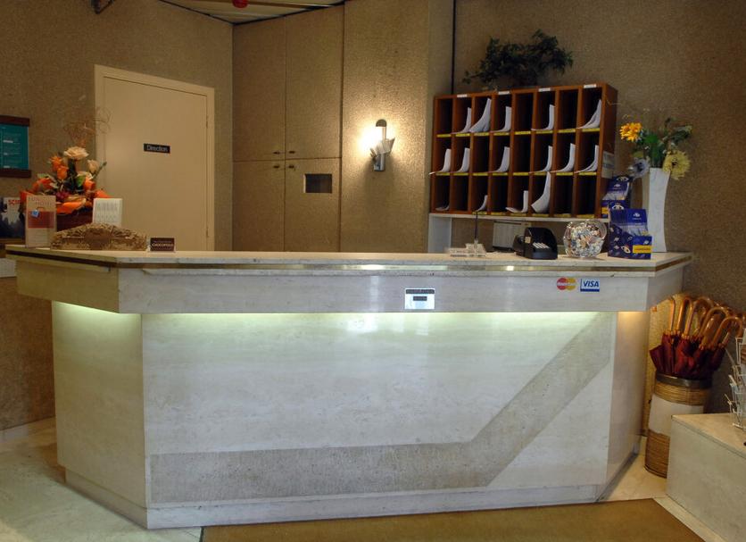 Front desk Photo