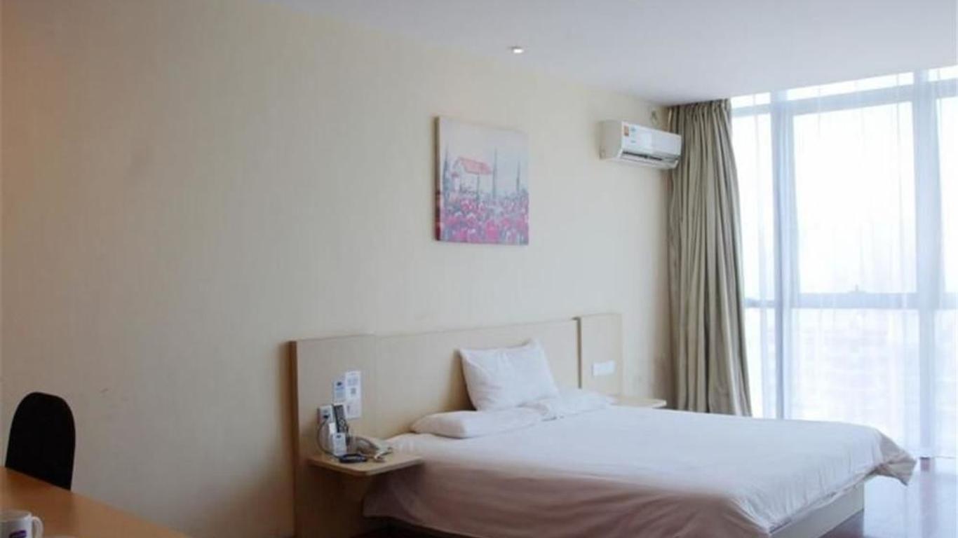 Hanting Express Wuxi Dongjiang Xindong Square