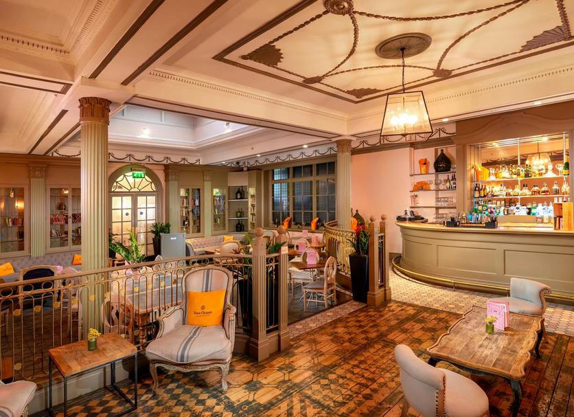 Restaurant Photo