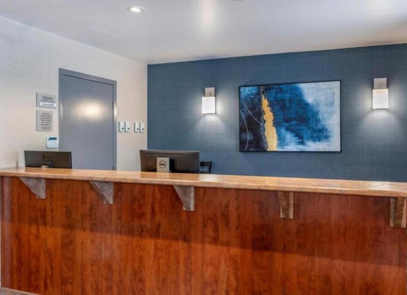 Front desk Photo