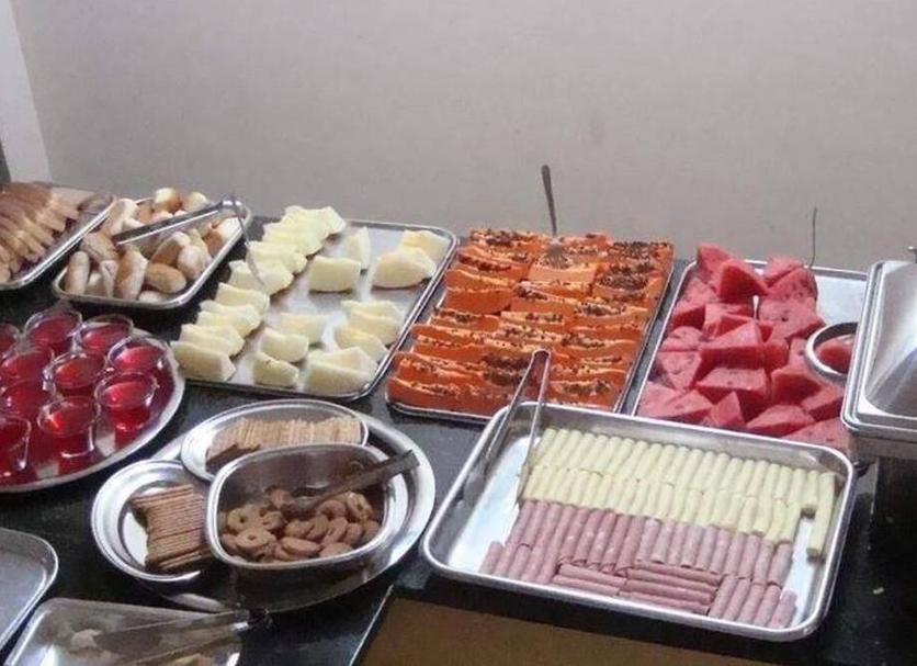 Buffet Photo