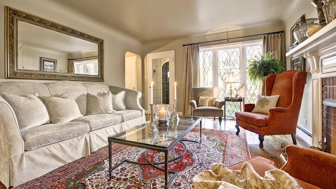 The English Bay Inn