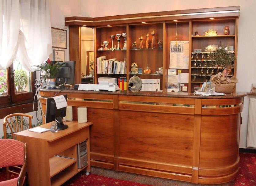 Front desk Photo