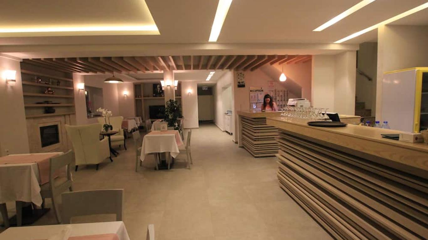Artemis Hotel