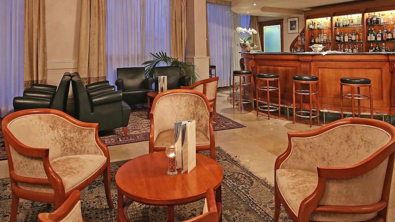 Hotel Savoy Palace