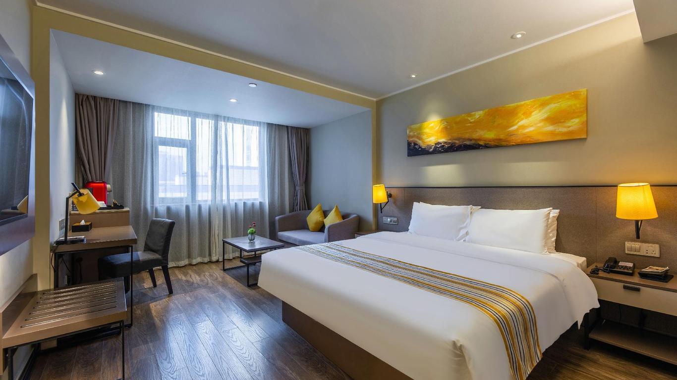 Home Inn Plus Nanchang High-tech Huoju Plaza