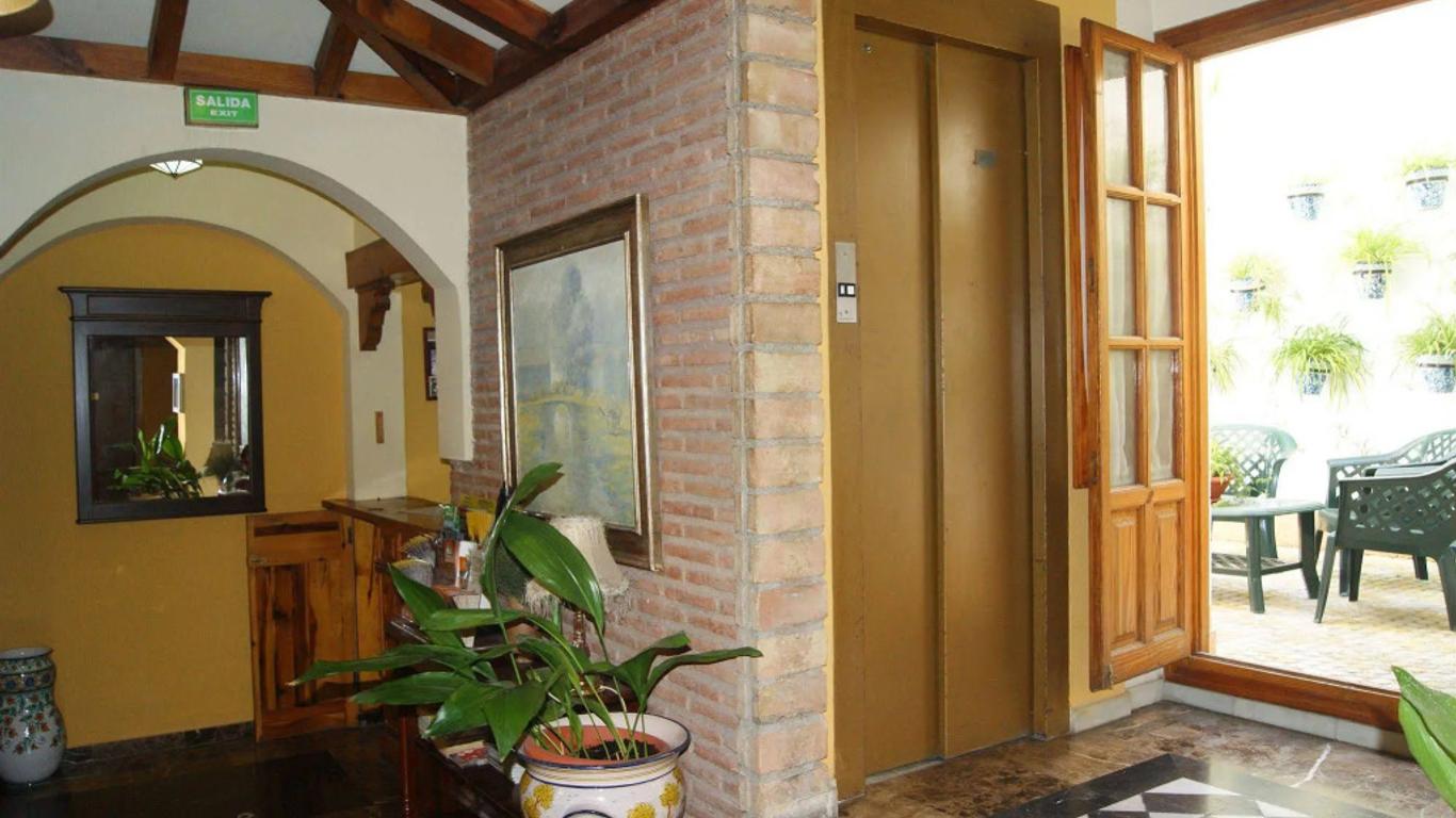 Hotel Almona