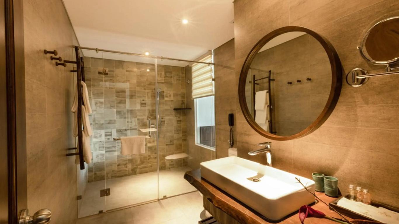 Cochin Zen Hotel