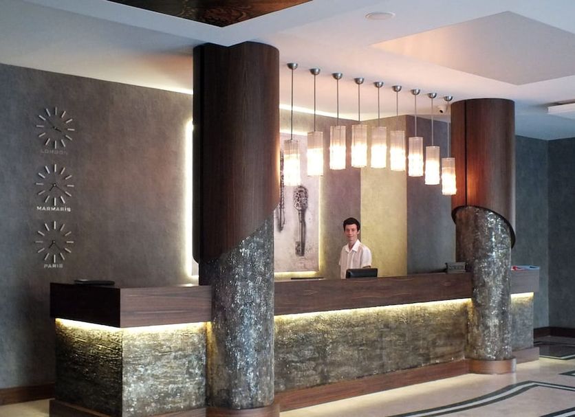 Front desk Photo