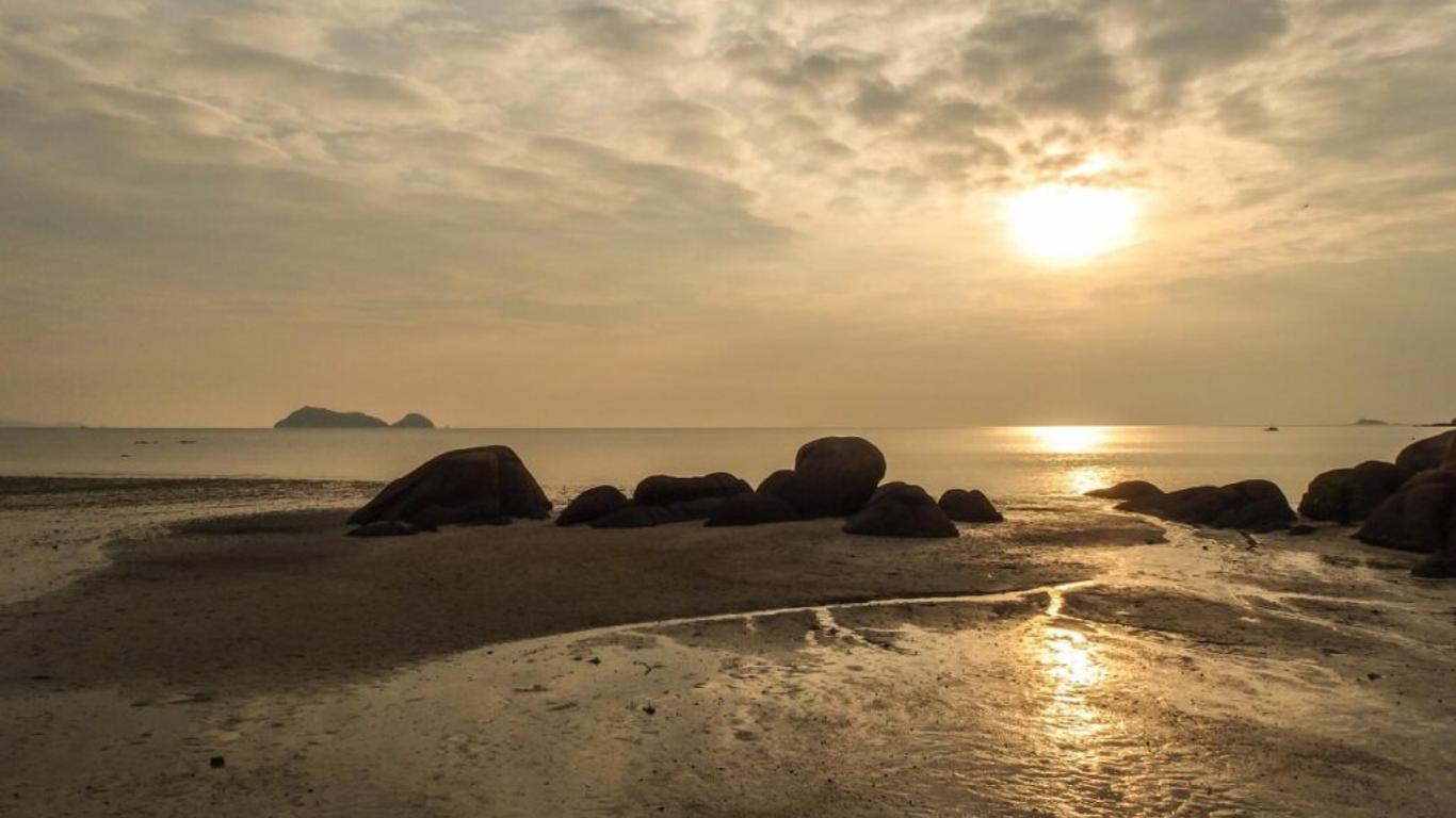 Sea Rock Resort