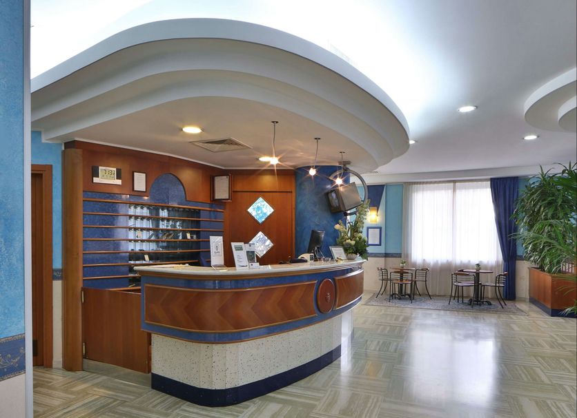 Front desk Photo