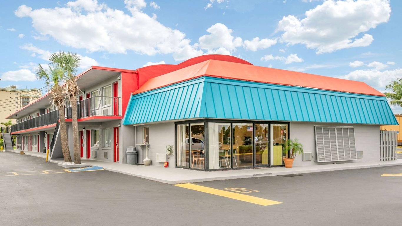 Econo Lodge North