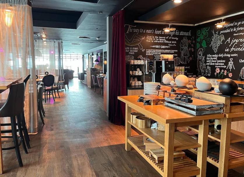 Restaurant Photo