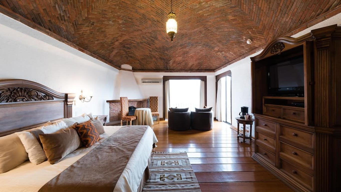 Mision Grand Casa Colorada