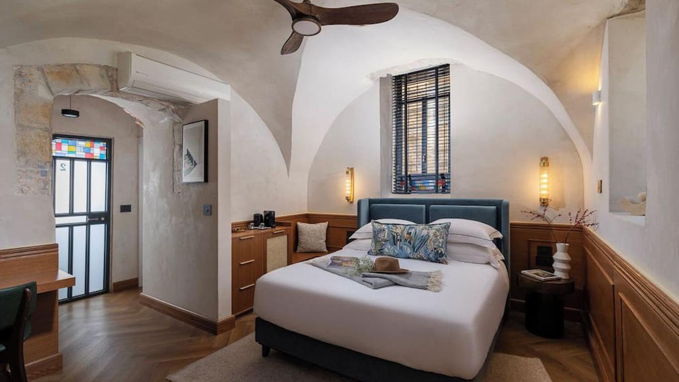 Villa Albi - Machne Yehuda Hotel