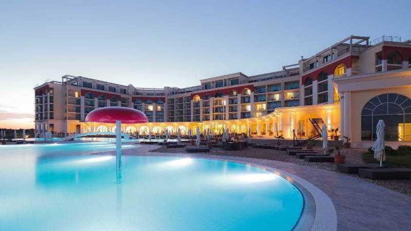 Lighthouse Golf & Spa Apartments