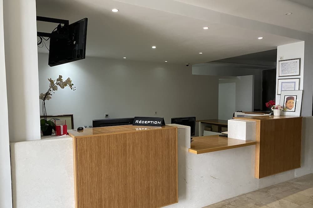 Front desk Photo