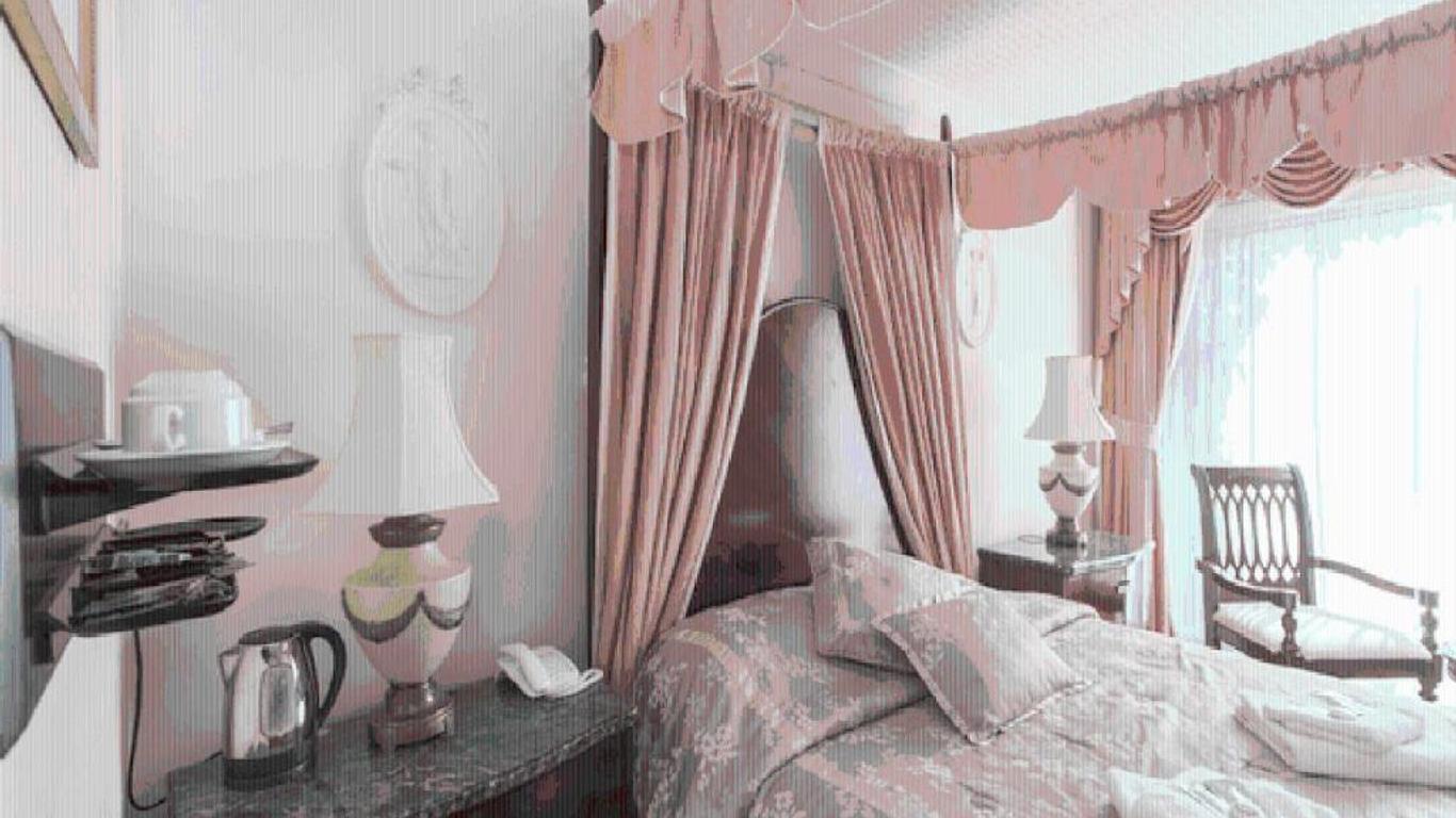 OYO Ridgeway Hotel