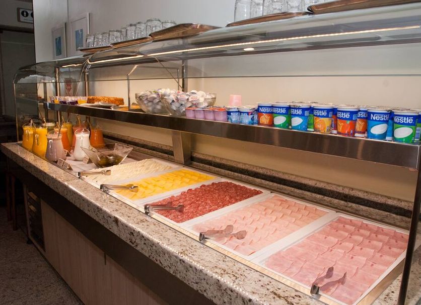 Buffet Photo