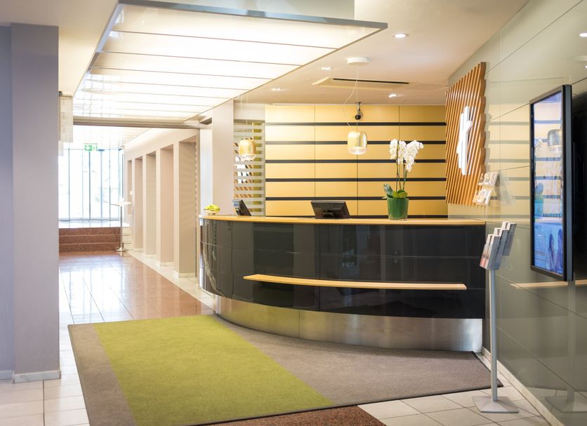 Front desk Photo