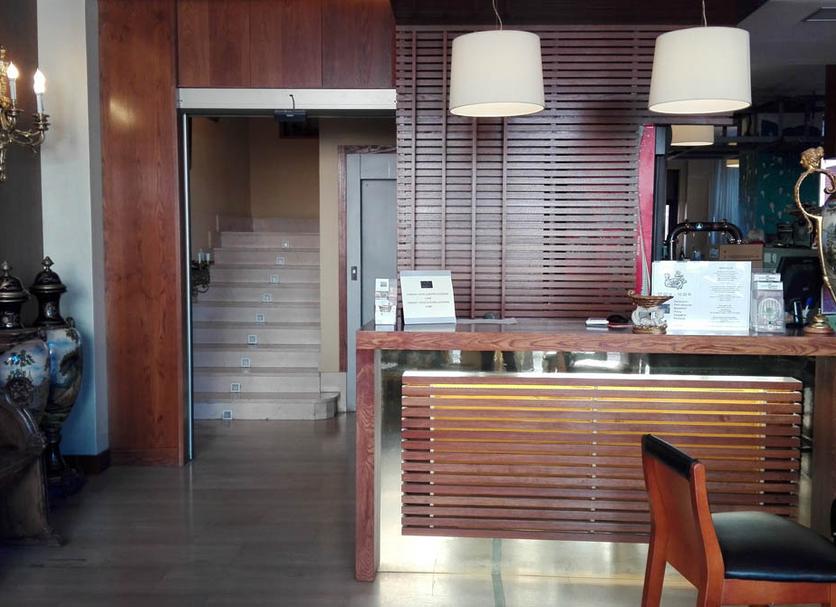 Front desk Photo
