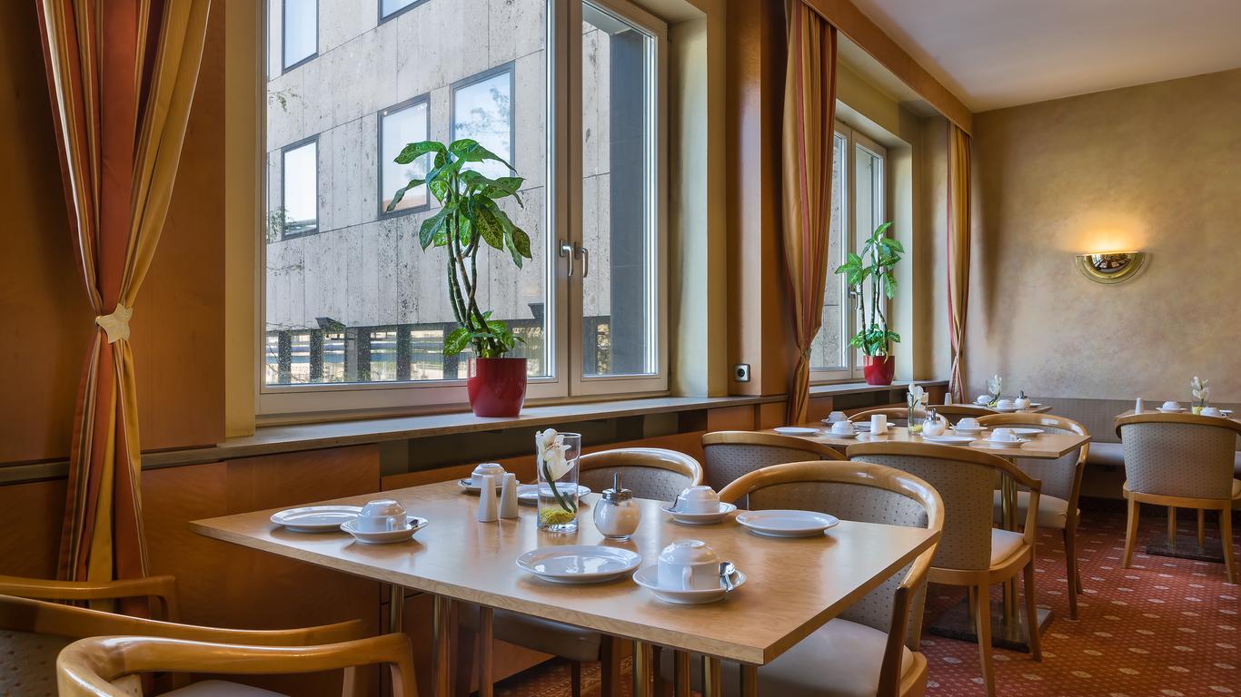 Novum Hotel Rieker Stuttgart ₪227. Stuttgart Hotel & Reviews -