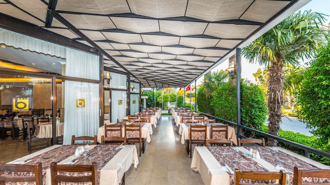 Boulevard Hotel