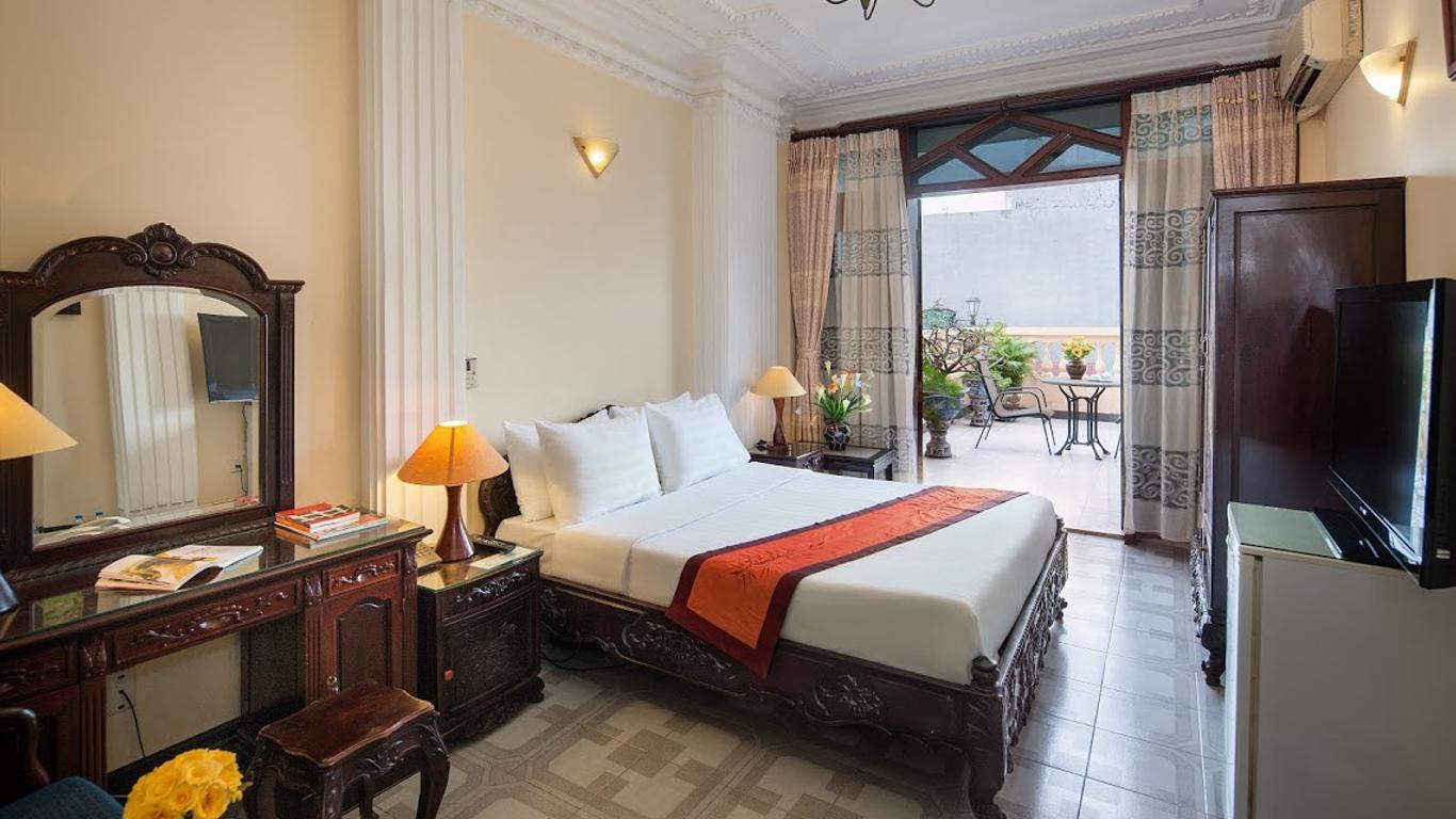 Lucky Hotel Hang Trong Street